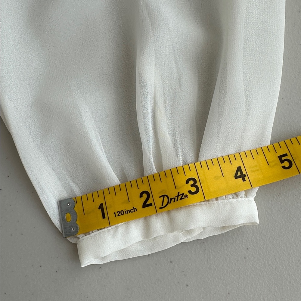 Banana Republic Sheer Cream Blouse Size Medium - Picture 12 of 14